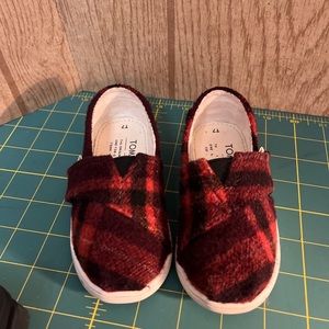 TOMS Toddler red plaid Belmont Slip-On Shoes Sz T7.